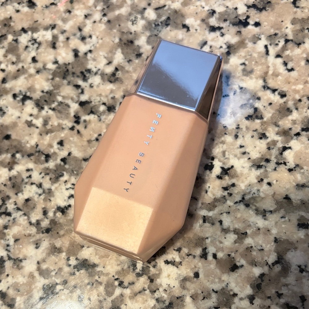 NWOT Fenty Beauty Eaze Drop’Lit